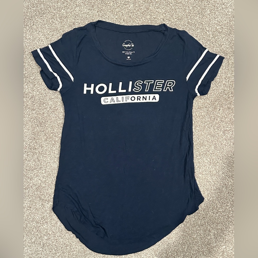 Women’s small hollister tee